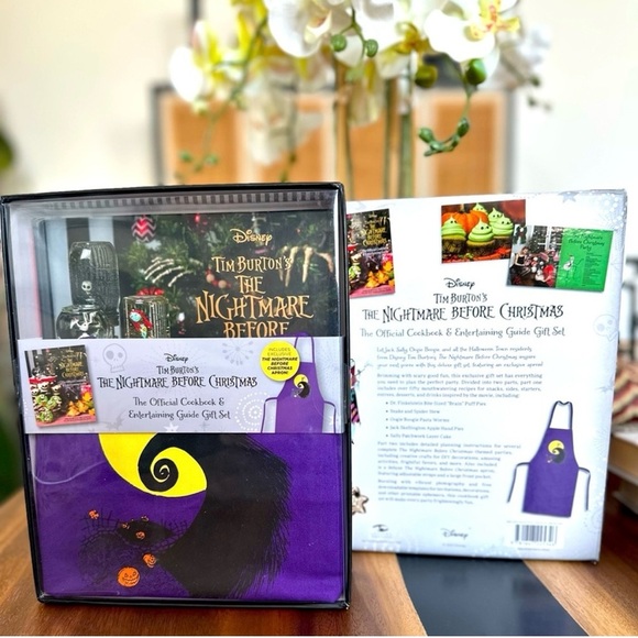 The Nightmare Before Christmas:
Official Cookbook & Entertaining Guide Gift Set - Picture 2 of 6